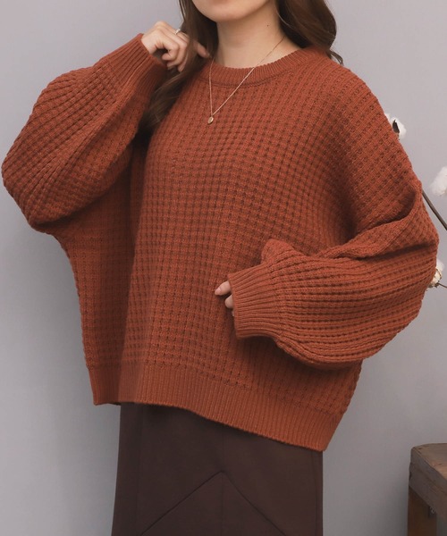 mil(ミル)の「【150㎝前後の小柄さんサイズ】ボリュームスリーブぽこぽこニット【トレンド】(ニット/セーター・レディース・グリーン/アイボリー/チャコールグレー/テラコッタ・S/XS)」の4枚目の写真