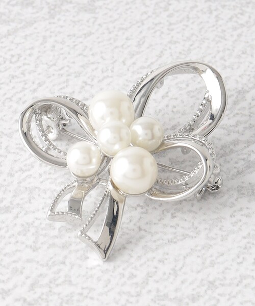 OPAQUE.CLIP（オペークドットクリップ）の「◆リボン型ブローチ/セレモニー対応（ブローチ/コサージュ・レディース・シルバー/ゴールド・00）」の3枚目の写真