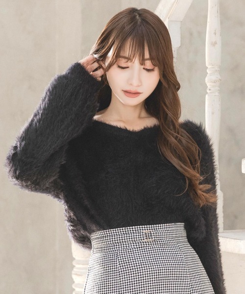Julia Boutique(ジュリアブティック)の「前後ネックボリュームシャギータッチニットトップス/23589(ニット/セーター・レディース・ブラック/オフホワイト・ONE)」の1枚目の写真
