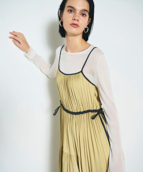 GRACE CONTINENTAL(グレースコンチネンタル)の「ギャザーキャミソールワンピース(ワンピース・レディース・イエロー/グレー・38/36)」の2枚目の写真