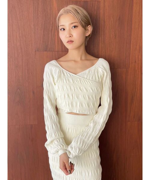 EMODA（エモダ）の「シャーリングクロスニット（ニット/セーター・レディース・ブルー/ホワイト/ブラック/グレー・FREE）」の21枚目の写真