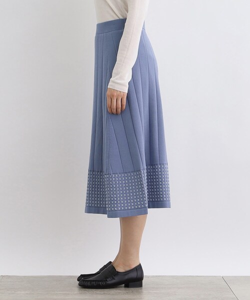 INDIVI（インディヴィ）の「◆【洗える／裾シアー】スクエアシアーニットスカート（スカート・レディース・ブラック/ライトブルー/ナチュラル・05/36/38/03/13/15 /19）」の6枚目の写真