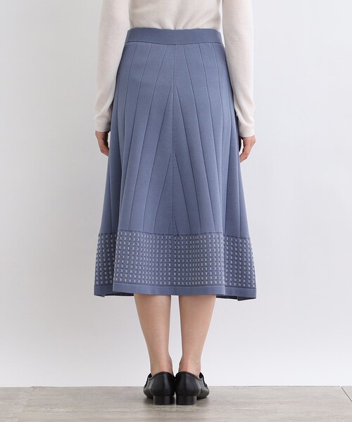 INDIVI（インディヴィ）の「◆【洗える／裾シアー】スクエアシアーニットスカート（スカート・レディース・ブラック/ライトブルー/ナチュラル・05/36/38/03/13/15 /19）」の5枚目の写真