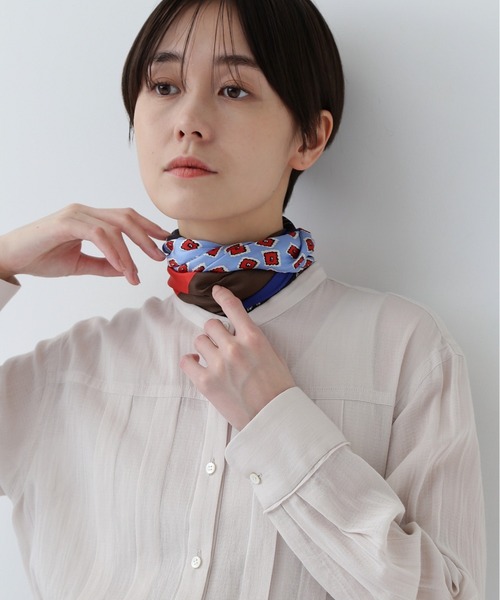 human woman(ヒューマンウーマン)の「◆オリジナルスカーフ(バンダナ/スカーフ・レディース・ブルー系その他3/ダークインディゴブルー/A・フリ-)」の2枚目の写真