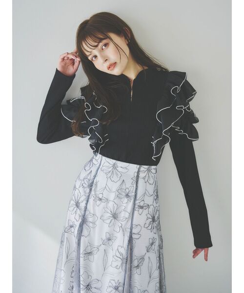 dazzlin（ダズリン）の「フロントホック長袖フリルトップス（Tシャツ/カットソー・レディース・ブラック/オフホワイト/グレー/ベージュ・FREE）」の6枚目の写真