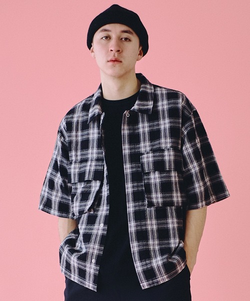 Universal Style Wear(ユニバーサルスタイルウェア)の「Universal Style Wear シアサッカー チェック ユーティリティー シャツ(シャツ/ブラウス・メンズ・ネイビー/グリーン/キャメル/ブラック・MEDIUM/LARGE/X-LARGE)」の2枚目の写真