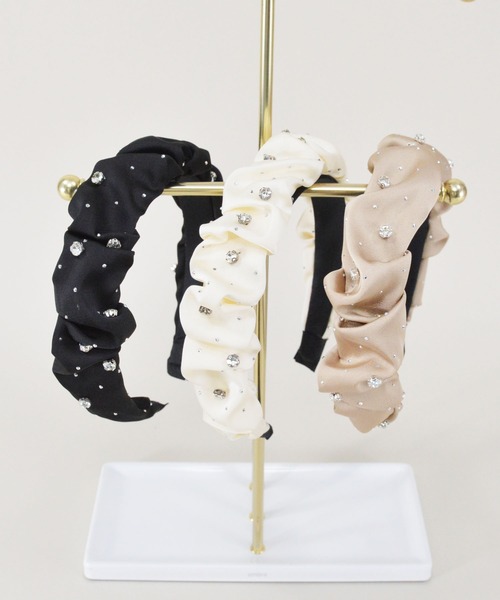 styiro（スタイロ）の「キラキラビジューサテンカチューシャ（カチューシャ・レディース・ベージュ/ホワイト/ブラック/ホワイト系その他/ピンク系その他/ブルー系その他/ブラック系その他・FREE）」の8枚目の写真