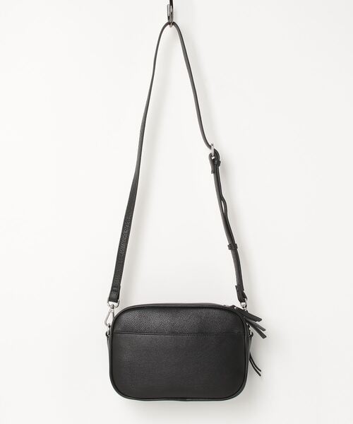 ADAM PATEK(アダムパテック)の「『ADAM PATEK』 shrink leather mini camera bag/レザーミニカメラバッグ(ショルダーバッグ・メンズ・ブラック・FREE)」の2枚目の写真