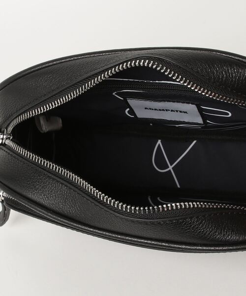 ADAM PATEK(アダムパテック)の「『ADAM PATEK』 shrink leather mini camera bag/レザーミニカメラバッグ(ショルダーバッグ・メンズ・ブラック・FREE)」の4枚目の写真