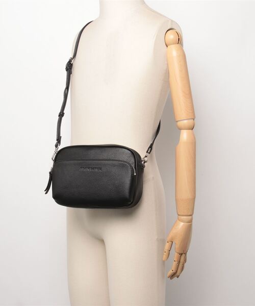 ADAM PATEK(アダムパテック)の「『ADAM PATEK』 shrink leather mini camera bag/レザーミニカメラバッグ(ショルダーバッグ・メンズ・ブラック・FREE)」の5枚目の写真