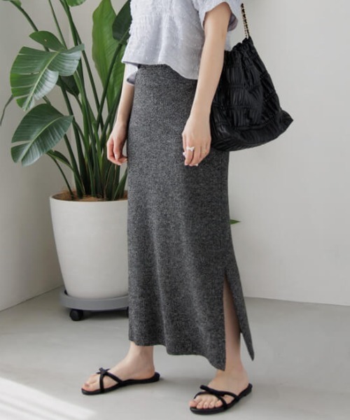 flower（フラワー）の「スリットニットスカート（スカート・レディース・ブラック/ホワイト・FREE）」の2枚目の写真