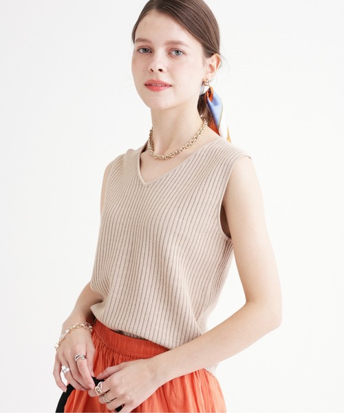 saloon(サルーン)の「SALOON(サルーン)/ Vネックラメノースリニット【手洗い可】(ニット/セーター・レディース・オフホワイト/ブラック/ベージュ・FREE)」の3枚目の写真