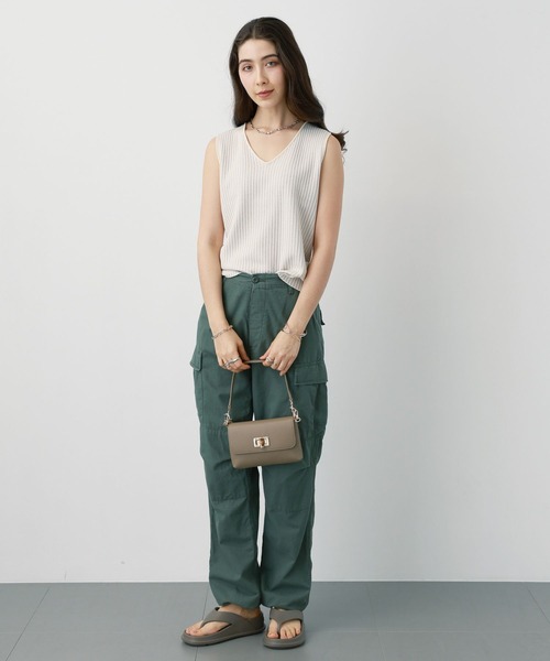 saloon(サルーン)の「SALOON(サルーン)/ Vネックラメノースリニット【手洗い可】(ニット/セーター・レディース・オフホワイト/ブラック/ベージュ・FREE)」の5枚目の写真