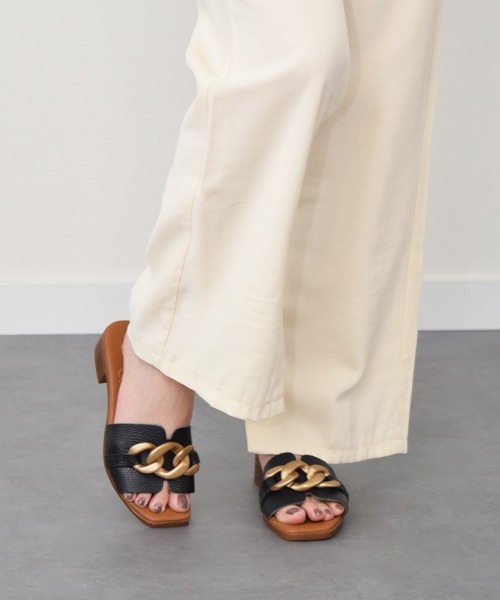 inter-chaussures（インターショシュール）の「【Oh my Sandals】ローヒールチェーンミュールサンダル(E42000)（サンダル・レディース・ブラック/シルバー/アイボリー・38/39/36/37/35）」の11枚目の写真