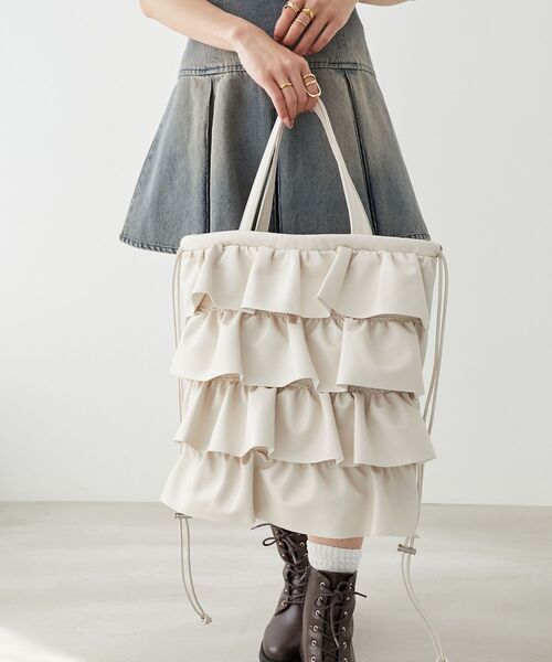 MAJESTIC LEGON（マジェスティックレゴン）の「2wayフリルナップサック（バックパック/リュック・レディース・アイボリー/ブラック・FREE）」の5枚目の写真