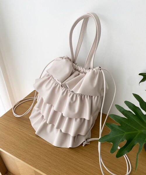 MAJESTIC LEGON（マジェスティックレゴン）の「2wayフリルナップサック（バックパック/リュック・レディース・アイボリー/ブラック・FREE）」の6枚目の写真