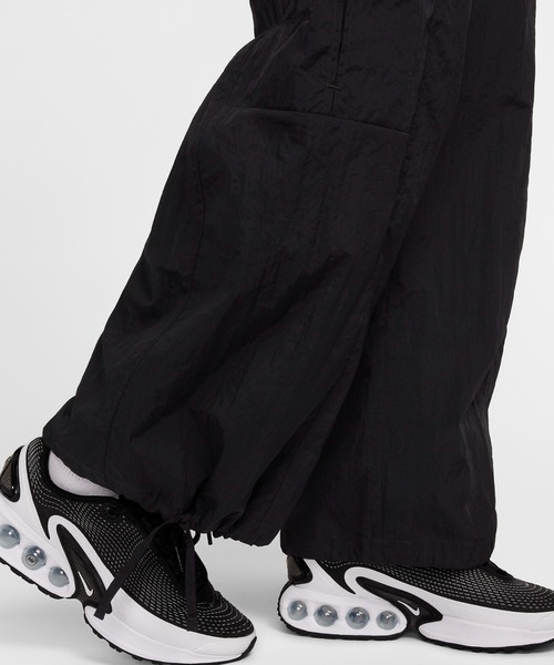 NIKE（ナイキ）の「NIKE/ナイキ ウーブン カーゴパンツ HJ6858-010（カーゴパンツ・レディース・ブラック・L/S/M）」の8枚目の写真
