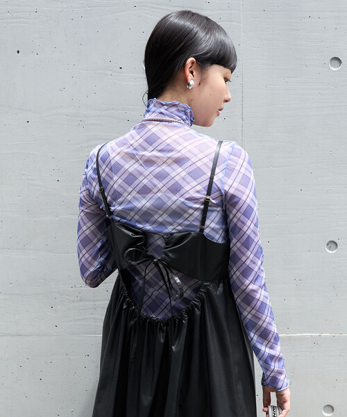 FREAK'S STORE（フリークスストア）の「フェイクレザー バックリボン キャミワンピース（ワンピース・レディース・ベージュ/ブラック・ﾌﾘ-）」の8枚目の写真