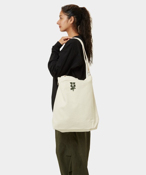 HUF(ハフ)の「MEGABLAST 2WAY TOTE BAG / HUF ハフ コットンキャンバス トートバッグ A4(トートバッグ・メンズ・ナチュラル/ブラック・ONE SIZE)」の13枚目の写真