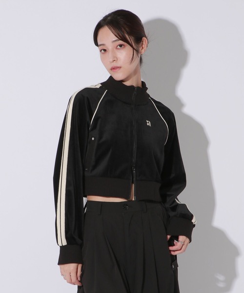 Anui（アニュイ）の「【UNISEX/選べる着丈】マットベロアトラックジャケット（ジャージ・レディース・ブラック/モカ・SMALL/MEDIUM）」の4枚目の写真