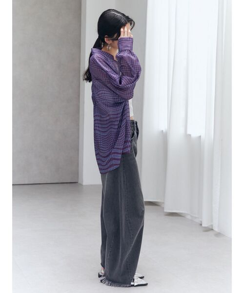 MURUA（ムルーア）の「ウェーブチェックシアーシャツ（シャツ/ブラウス・レディース・グレー/パープル・FREE）」の5枚目の写真