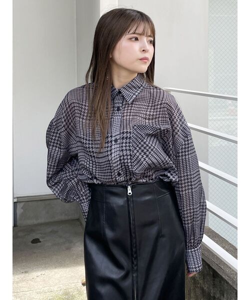 MURUA（ムルーア）の「ウェーブチェックシアーシャツ（シャツ/ブラウス・レディース・グレー/パープル・FREE）」の4枚目の写真