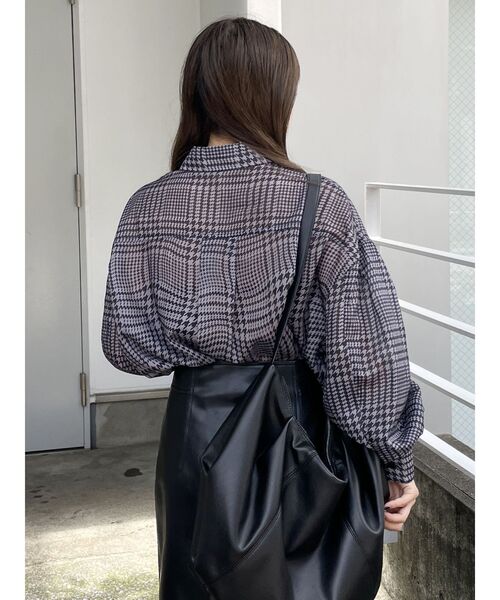 MURUA（ムルーア）の「ウェーブチェックシアーシャツ（シャツ/ブラウス・レディース・グレー/パープル・FREE）」の12枚目の写真