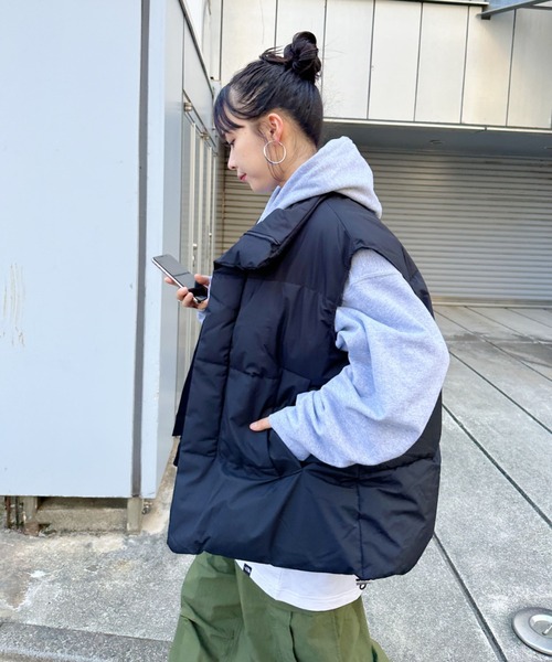 wears(ウェアーズ)の「スタンドカラーフェイクダウン/中綿オーバーサイズベスト(ダウンベスト・レディース・ブラック/アイボリー・L/M/S)」の21枚目の写真