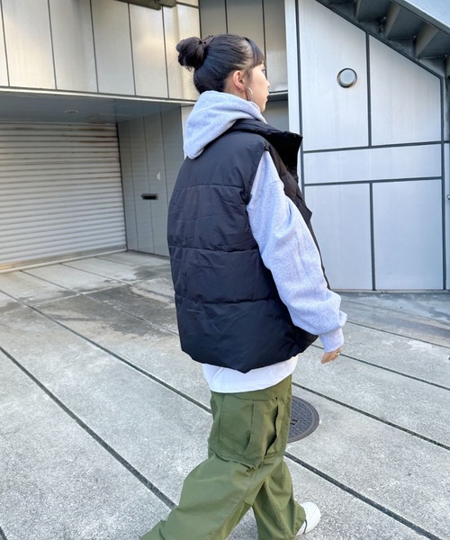 wears(ウェアーズ)の「スタンドカラーフェイクダウン/中綿オーバーサイズベスト(ダウンベスト・レディース・ブラック/アイボリー・L/M/S)」の22枚目の写真