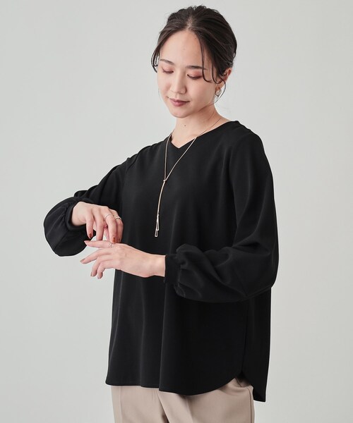 DRESKIP（ドレスキップ）の「◆【2点セット】大人の上品シルエット アクセサリー付き お袖切替トップス（シャツ/ブラウス・レディース・ブラック/ライトベージュ/ボルドー/サンドベージュ・04/02/03）」の2枚目の写真