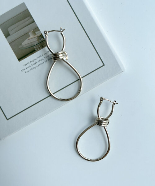 Chez toi(シェトワ)の「ポイントロールピアス(ピアス(両耳用)・レディース・シルバー/ゴールド・FREE)」の2枚目の写真