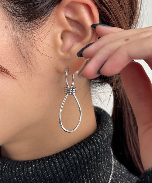 Chez toi(シェトワ)の「ポイントロールピアス(ピアス(両耳用)・レディース・シルバー/ゴールド・FREE)」の5枚目の写真