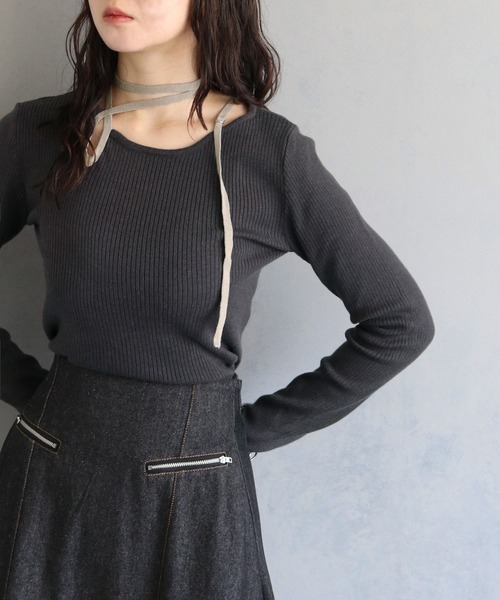 &g'aime(アンジェム)の「【&g’aime】ストラップチョーカーリブニットトップス STRAP CHOKER RIB KNIT TOPS(ニット/セーター・レディース・パープル/ブラック/グレイッシュベージュ/チャコールグレー・FREE)」の5枚目の写真