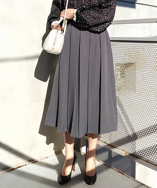 Q（キュー）の「プリーツスカート（スカート・レディース・ライトグレー/ブラック・MEDIUM）」の13枚目の写真