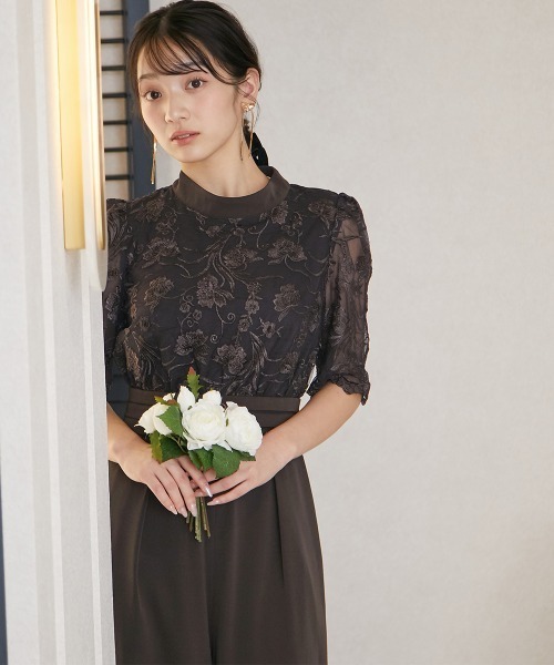 Jolie et Jolie(ジョリーエジョリー)の「スタンドカラー刺繍レースオールインワンパンツドレス(パンツドレス・レディース・ブラウン/ネイビー・L/M/3L/LL)」の13枚目の写真