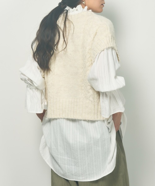 Libra Cue(リブラ キュー)の「ドロップショルダーニットベスト(ベスト・レディース・グレー/アイボリー・FREE)」の11枚目の写真