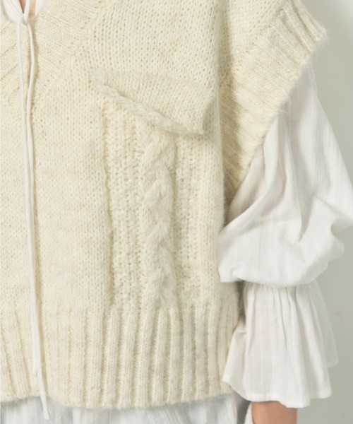 Libra Cue(リブラ キュー)の「ドロップショルダーニットベスト(ベスト・レディース・グレー/アイボリー・FREE)」の9枚目の写真