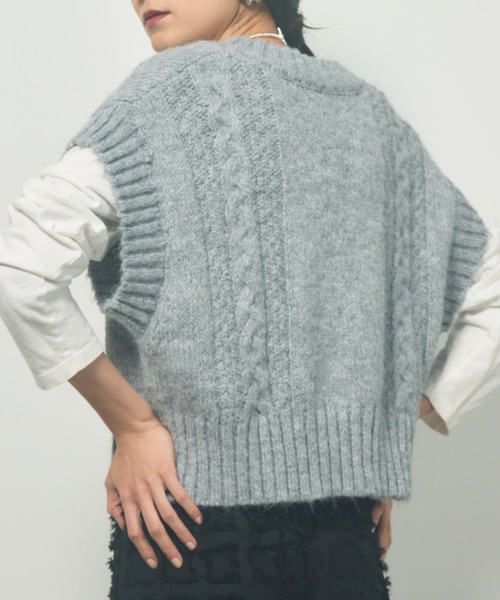 Libra Cue(リブラ キュー)の「ドロップショルダーニットベスト(ベスト・レディース・グレー/アイボリー・FREE)」の5枚目の写真