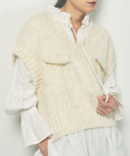 Libra Cue(リブラ キュー)の「ドロップショルダーニットベスト(ベスト・レディース・グレー/アイボリー・FREE)」の13枚目の写真