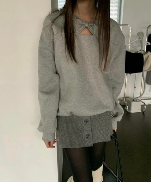LYEON(リヨン)の「リボンネックドロストスウェット(スウェット・レディース・ブラック/グレー・FREE)」の4枚目の写真