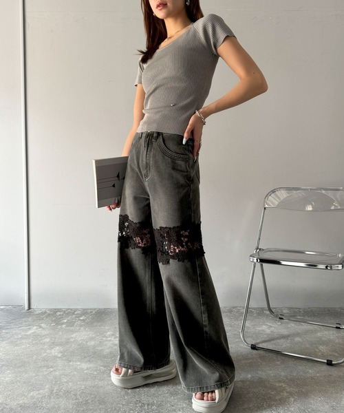 mily bilet（ミウィビレット）の「【mily bilet】特別な個性を持つオンリーワンの仕上がり！花柄レースワイドデニムパンツ（デニムパンツ・レディース・ブラック/ブルー/インディゴブルー・LARGE/MEDIUM/SMALL/X-LARGE）」の6枚目の写真