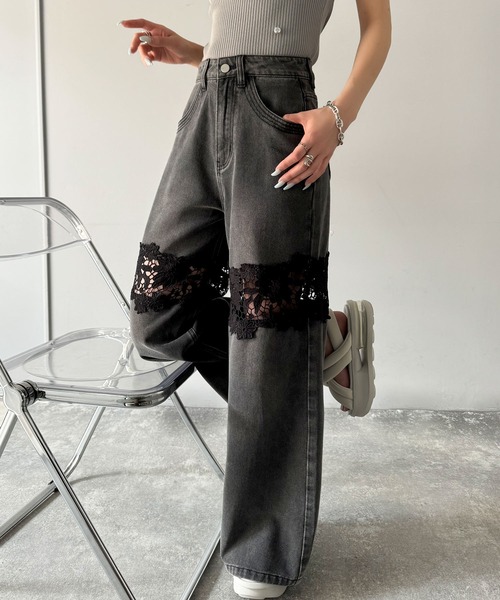 mily bilet（ミウィビレット）の「【mily bilet】特別な個性を持つオンリーワンの仕上がり！花柄レースワイドデニムパンツ（デニムパンツ・レディース・ブラック/ブルー/インディゴブルー・LARGE/MEDIUM/SMALL/X-LARGE）」の7枚目の写真