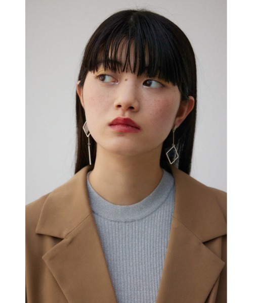 AZUL by moussy（アズールバイマウジー）の「アクリル×メタルアシンメトリーピアス（ピアス（両耳用）・レディース・ブラック/ピンク/ライトグレー/レッド・FREE）」の6枚目の写真