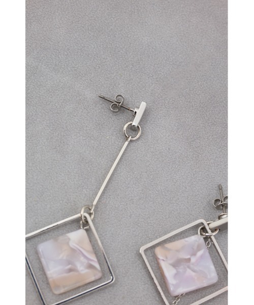 AZUL by moussy（アズールバイマウジー）の「アクリル×メタルアシンメトリーピアス（ピアス（両耳用）・レディース・ブラック/ピンク/ライトグレー/レッド・FREE）」の15枚目の写真