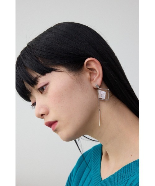 AZUL by moussy（アズールバイマウジー）の「アクリル×メタルアシンメトリーピアス（ピアス（両耳用）・レディース・ブラック/ピンク/ライトグレー/レッド・FREE）」の11枚目の写真