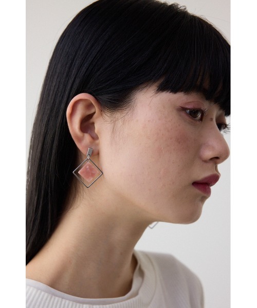 AZUL by moussy（アズールバイマウジー）の「アクリル×メタルアシンメトリーピアス（ピアス（両耳用）・レディース・ブラック/ピンク/ライトグレー/レッド・FREE）」の16枚目の写真