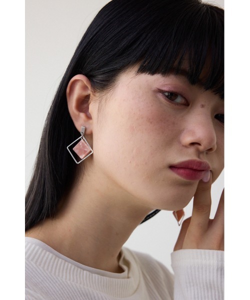 AZUL by moussy（アズールバイマウジー）の「アクリル×メタルアシンメトリーピアス（ピアス（両耳用）・レディース・ブラック/ピンク/ライトグレー/レッド・FREE）」の17枚目の写真