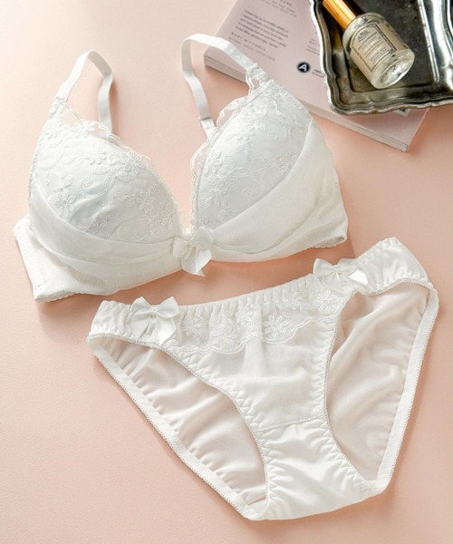 fran de lingerie（フランデランジェリー）の「ブラ＆ショーツセット　Bra&shorts（ブラ&ショーツ・レディース・ホワイト×イエロー/エメラルド/ピンク系その他/ライトブラウン/ブルー/サックスブルー/ホワイト/ホワイト×パープル/ピンク/クリーム/ライトパープル/クリアブラック/ブラック系その他/アイボリー系/グレイッシュブルー/ホワイト×ブラウン/ブラック/ホワイト×ブラック/アイボリー/ピンクベージュ/ベビーピンク/ホワイト系/ブラック系/ブルー系その他/ダークグレー/ミント/ネイビー×ホワイト/ホワイト×ライトグレー/アイボリー系1/ライトグリーン/モスグリーン/パープル系その他/サックスブルー系/ホワイト系その他/ピンク系その他3/ホワイト×グレー/イエロー系その他2/ライトピンク/ブルーグリーン/クリアグリーン/ホワイト系1/ブルー系その他2/イエロー系その他/ライトイエロー/ブラック系2/パープル系その他2/ブラック系4/ブラック系3/イエロー系その他3/ホワイト×ブルー/ラベンダー/ブラック系1/ダークグリーン/スモークピンク/ブルー系その他3/パープル系その他3/パープル系その他4/イエロー系その他4/ピンク系その他4/ホワイト系2/ホワイト系3/ホワイト系4/ホワイト系5/ピンク系/ブラック系6/ブラック系7/ブラック系8/ブラック系9/サックスブルー系1/ライトグリーン系/ライトグリーン系1/グレイッシュベージュ/ブラック×ゴールド/ホワイト系7/パープル系その他5/パープル系その他6/サンドベージュ/ライトグリーン系2/ブラック系その他2/グレー系/ピンク系1/ホワイト系6/ブルー系その他4/イエロー系その他5/ライトオレンジ系/パープル系その他7/ピンク系2/パープル系/ホワイト×ライトピンク/ブラック系その他3/ホワイト×ピンク/クリアブルー/サックスブルー系2/セージグリーン/レモンイエロー/パープル系2/パープル系1/ベージュ/ブルー系/ホワイト系8/ライトイエロー系/ライトイエロー系1/チャコールグレー/ピンク系3/ピンク系4/ブラック系その他4/ピンク系5/ピンク系7/サックスブルー系3/ホワイト系9/ブルーグレー/ブラック×グリーン/グレー系その他/ピンク系6/ピンク系8/シルバー・C75/C70/B75/B70/A70/D65/C65/B65/D75/D70/A75）」の14枚目の写真