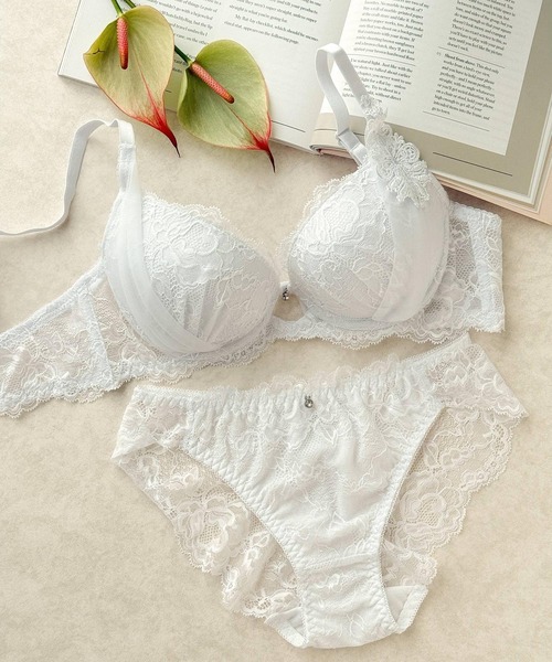 fran de lingerie（フランデランジェリー）の「ブラ＆ショーツセット　Bra&shorts（ブラ&ショーツ・レディース・ホワイト×イエロー/エメラルド/ピンク系その他/ライトブラウン/ブルー/サックスブルー/ホワイト/ホワイト×パープル/ピンク/クリーム/ライトパープル/クリアブラック/ブラック系その他/アイボリー系/グレイッシュブルー/ホワイト×ブラウン/ブラック/ホワイト×ブラック/アイボリー/ピンクベージュ/ベビーピンク/ホワイト系/ブラック系/ブルー系その他/ダークグレー/ミント/ネイビー×ホワイト/ホワイト×ライトグレー/アイボリー系1/ライトグリーン/モスグリーン/パープル系その他/サックスブルー系/ホワイト系その他/ピンク系その他3/ホワイト×グレー/イエロー系その他2/ライトピンク/ブルーグリーン/クリアグリーン/ホワイト系1/ブルー系その他2/イエロー系その他/ライトイエロー/ブラック系2/パープル系その他2/ブラック系4/ブラック系3/イエロー系その他3/ホワイト×ブルー/ラベンダー/ブラック系1/ダークグリーン/スモークピンク/ブルー系その他3/パープル系その他3/パープル系その他4/イエロー系その他4/ピンク系その他4/ホワイト系2/ホワイト系3/ホワイト系4/ホワイト系5/ピンク系/ブラック系6/ブラック系7/ブラック系8/ブラック系9/サックスブルー系1/ライトグリーン系/ライトグリーン系1/グレイッシュベージュ/ブラック×ゴールド/ホワイト系7/パープル系その他5/パープル系その他6/サンドベージュ/ライトグリーン系2/ブラック系その他2/グレー系/ピンク系1/ホワイト系6/ブルー系その他4/イエロー系その他5/ライトオレンジ系/パープル系その他7/ピンク系2/パープル系/ホワイト×ライトピンク/ブラック系その他3/ホワイト×ピンク/クリアブルー/サックスブルー系2/セージグリーン/レモンイエロー/パープル系2/パープル系1/ベージュ/ブルー系/ホワイト系8/ライトイエロー系/ライトイエロー系1/チャコールグレー/ピンク系3/ピンク系4/ブラック系その他4/ピンク系5/ピンク系7/サックスブルー系3/ホワイト系9/ブルーグレー/ブラック×グリーン/グレー系その他/ピンク系6/ピンク系8/シルバー・C75/C70/B75/B70/A70/D65/C65/B65/D75/D70/A75）」の16枚目の写真