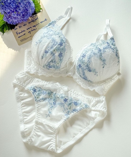 fran de lingerie（フランデランジェリー）の「ブラ＆ショーツセット　Bra&shorts（ブラ&ショーツ・レディース・ホワイト×イエロー/エメラルド/ピンク系その他/ライトブラウン/ブルー/サックスブルー/ホワイト/ホワイト×パープル/ピンク/クリーム/ライトパープル/クリアブラック/ブラック系その他/アイボリー系/グレイッシュブルー/ホワイト×ブラウン/ブラック/ホワイト×ブラック/アイボリー/ピンクベージュ/ベビーピンク/ホワイト系/ブラック系/ブルー系その他/ダークグレー/ミント/ネイビー×ホワイト/ホワイト×ライトグレー/アイボリー系1/ライトグリーン/モスグリーン/パープル系その他/サックスブルー系/ホワイト系その他/ピンク系その他3/ホワイト×グレー/イエロー系その他2/ライトピンク/ブルーグリーン/クリアグリーン/ホワイト系1/ブルー系その他2/イエロー系その他/ライトイエロー/ブラック系2/パープル系その他2/ブラック系4/ブラック系3/イエロー系その他3/ホワイト×ブルー/ラベンダー/ブラック系1/ダークグリーン/スモークピンク/ブルー系その他3/パープル系その他3/パープル系その他4/イエロー系その他4/ピンク系その他4/ホワイト系2/ホワイト系3/ホワイト系4/ホワイト系5/ピンク系/ブラック系6/ブラック系7/ブラック系8/ブラック系9/サックスブルー系1/ライトグリーン系/ライトグリーン系1/グレイッシュベージュ/ブラック×ゴールド/ホワイト系7/パープル系その他5/パープル系その他6/サンドベージュ/ライトグリーン系2/ブラック系その他2/グレー系/ピンク系1/ホワイト系6/ブルー系その他4/イエロー系その他5/ライトオレンジ系/パープル系その他7/ピンク系2/パープル系/ホワイト×ライトピンク/ブラック系その他3/ホワイト×ピンク/クリアブルー/サックスブルー系2/セージグリーン/レモンイエロー/パープル系2/パープル系1/ベージュ/ブルー系/ホワイト系8/ライトイエロー系/ライトイエロー系1/チャコールグレー/ピンク系3/ピンク系4/ブラック系その他4/ピンク系5/ピンク系7/サックスブルー系3/ホワイト系9/ブルーグレー/ブラック×グリーン/グレー系その他/ピンク系6/ピンク系8/シルバー・C75/C70/B75/B70/A70/D65/C65/B65/D75/D70/A75）」の17枚目の写真